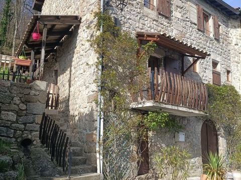   Un havre de paix avec vue sur les collines Maison - 8 pi�ce(s) - 151 m�