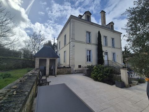   Maison de ma�tre avec boxes � chevaux et terrain de 6 600 m� Maison - 8 pi�ce(s) - 200 m�