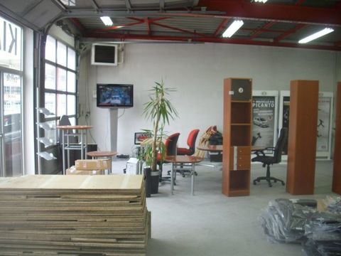 Grand Local Commercial avec show-room en location &agrave; l'entr&eacute;e d 8000 87000 Limoges