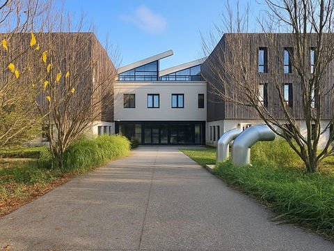 Bureaux de 307 m&sup2; + 247 m&sup2; de terrasse 770000 69800 Saint-priest