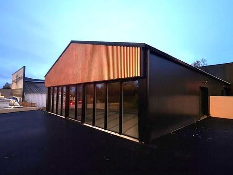 AURAY - Local d'activit&eacute; de 115 m&sup2; env - Visibilit&eacute; 1500 56400 Pluneret