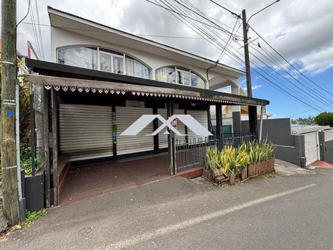 Local commercial 140 m&sup2; Centre-ville du Tampon 3000 97430 Le tampon