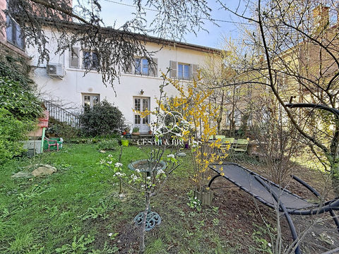   MAISON BOURGEOISE -274 m2- JARDIN Maison - 6 pi�ce(s) - 274 m�