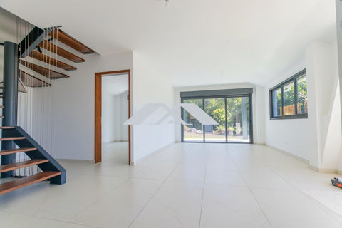   Superbe F4 de standing avec grand terrain et vue Maison - 4 pi�ce(s) - 90 m�