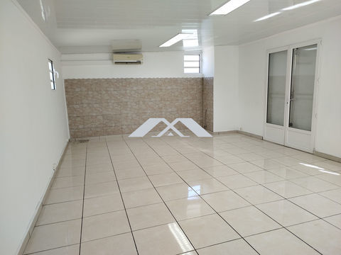 Local Professionnel 83 m&sup2; en ZA Cambaie Saint-Paul avec Showroo 1500 97460 Saint-paul