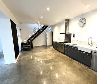  Appartement � louer 7 pi�ces 214 m� Lyon