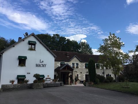 HOTEL RESTAURANT 12 Chambres. 278000 10340 Les riceys