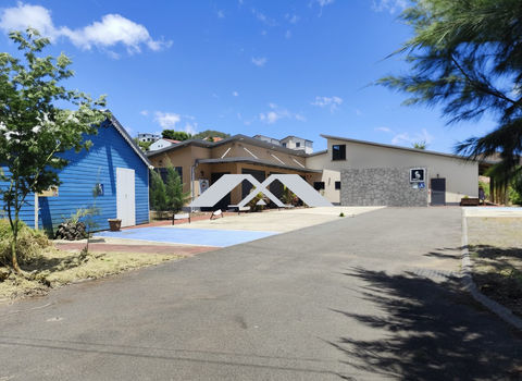 Superbe batiment d'environ 540m2 pour de la restauration 998400 97418 Le tampon