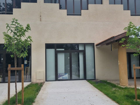 Local professionnel 93m&sup2; dont mezzanine 25m&sup2; livr&eacute; en coque v 180000 40660 Moliets-et-maa