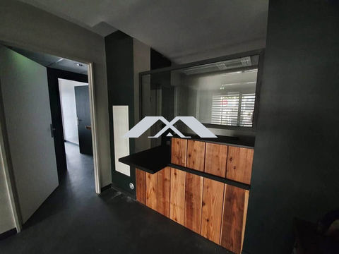 Bureau dans centre médical 17 m² saint paul 1500 97460 Saint paul