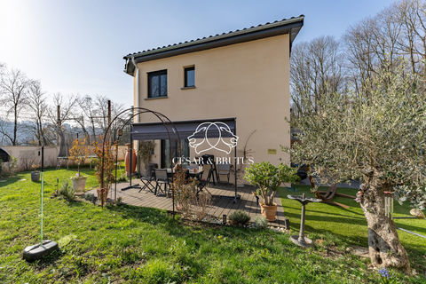   Une Maison d'Exception au Coeur d'un �crin de Verdure Maison - 5 pi�ce(s) - 121 m�