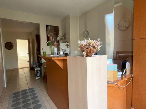 LOCAL PROFESSIONNEL LIBRE EN 07/2026 109000 18000 Bourges