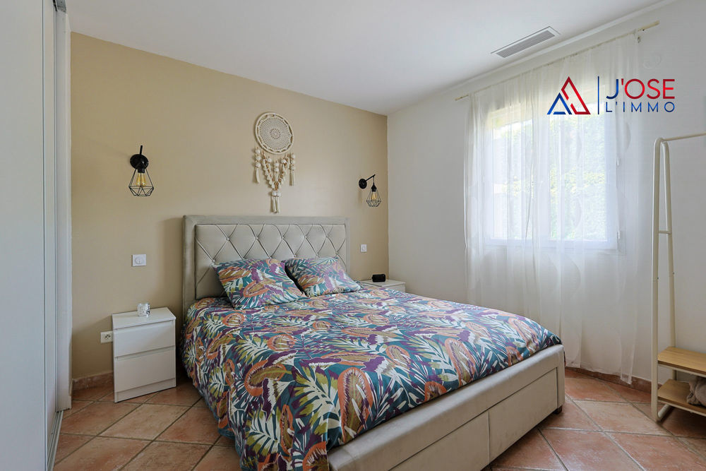 � vendre  Maison Pourri�res (83910)