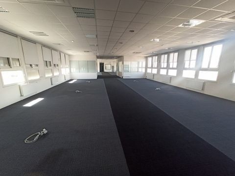 LIMOGES Location Plateau Bureaux 500m&sup2; + 11 P 5000 87000 Limoges