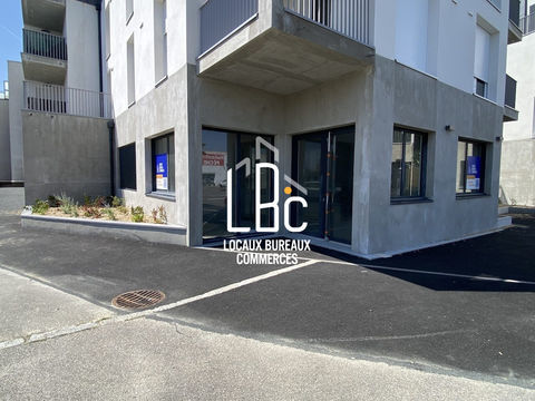 REZ&Eacute; - A louer local commercial 48 m&sup2; 960 44400 Rez�