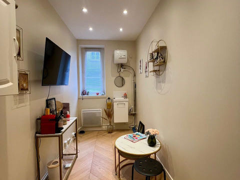 Local r&eacute;nov&eacute; 7 m&sup2; � M&eacute;tro Charenton &Eacute;coles 380 94410 Saint-maurice