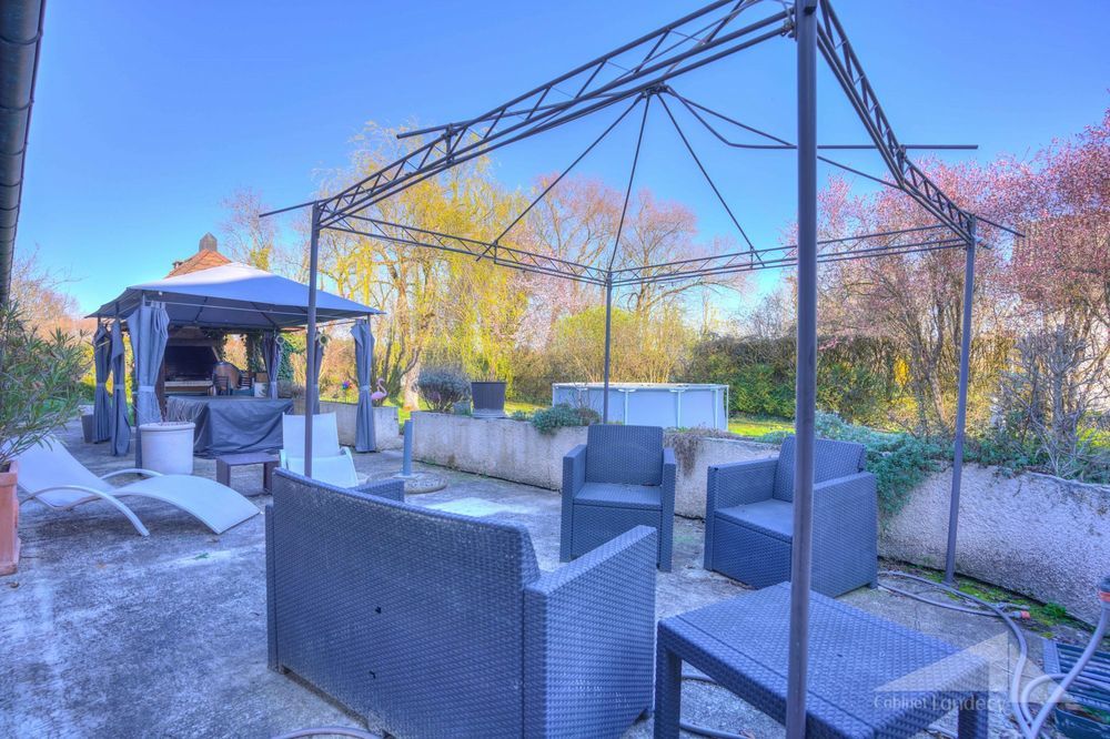 � vendre  Maison Cessy (01170)