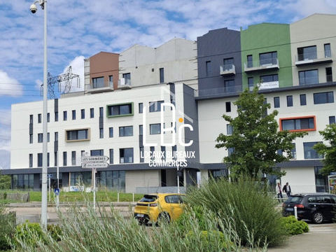 Rez&eacute; - Plateau de bureaux neuf de 320 m&sup2; &agrave; louer 6667 44400 Rez�