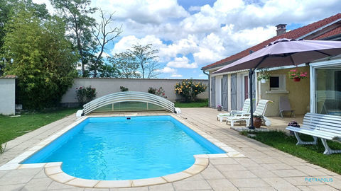   Villa T5 + T2 Maison - 8 pi�ce(s) - 196 m�