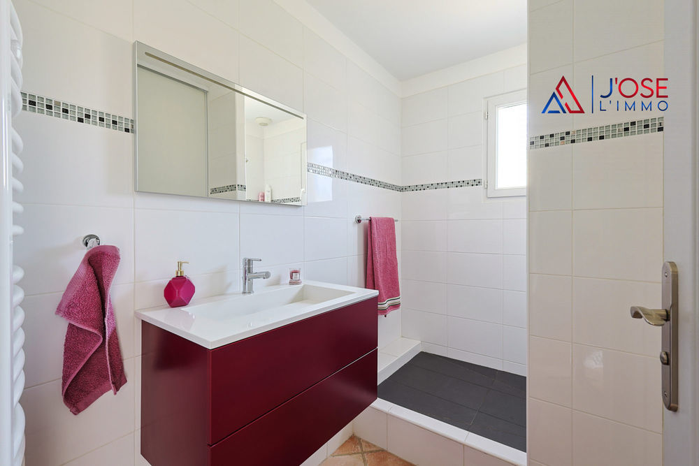 � vendre  Maison Pourri�res (83910)