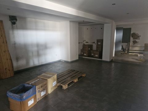 Grand local &agrave; usage artisanat, commercial ou stockage proche de 1400 87000 Limoges