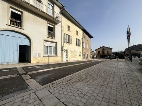   MAISON DE VILLE - COEUR DE BEAUREPAIRE - PLACE DE LA MAIRIE AU C Maison - 4 pi�ce(s) - 104 m�