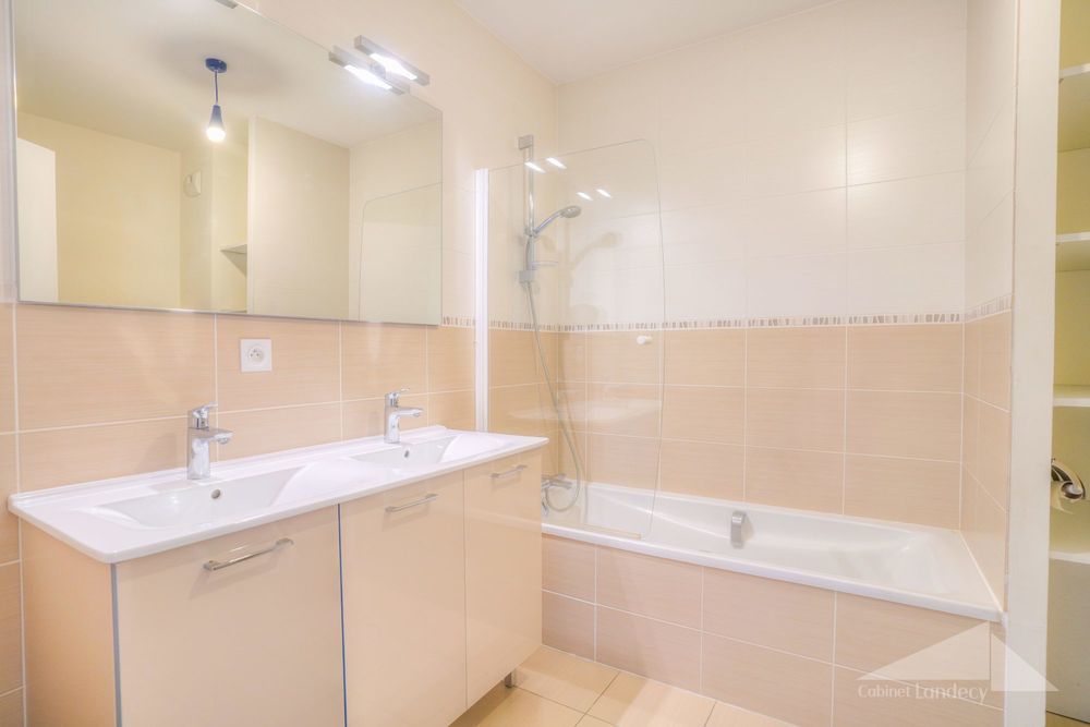 � vendre  Appartement Pr�vessin-Mo�ns (01280)