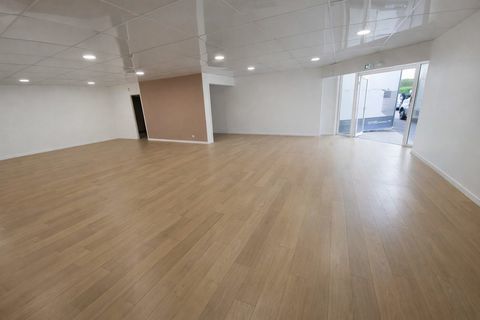 AURAY � Local commercial d'environ 107 m&sup2; 1490 56400 Auray