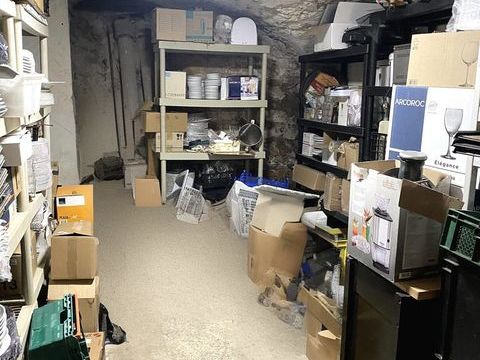 LYON 2 - EMPLACEMENT PREMIUM 432000 69002 Lyon