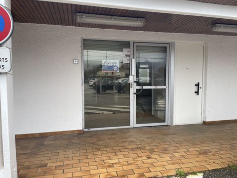 Local prof&eacute;ssionnel 53m2 (ancien bureau de poste) 600 47200 Marmande