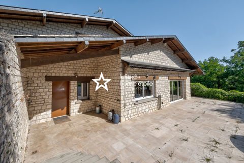   Maison atypique Maison - 7 pi�ce(s) - 215 m�