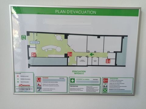 VENTE LOCAUX TYPE AGENCE 122m&sup2; TBE 153440 87000 Limoges