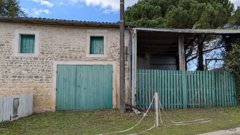   Grange avec terrain situ�e � Saint-Simon-De-Pellouaille Maison - 4 pi�ce(s) - 149 m�