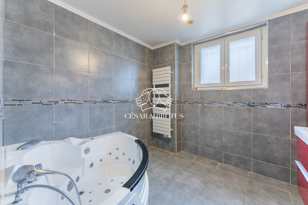 � vendre  Maison Vaulx-en-Velin (69120)