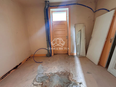   Plateau � r�nover enti�rement - 60 m2 - Potentiel et cachet Appartement - 3 pi�ce(s) - 60 m�
