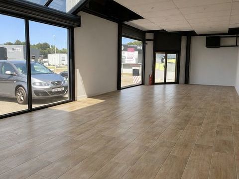 A LOUER - LOCAL COMMERCIAL de 125 m&sup2; environ - AURAY 1650 56400 Auray