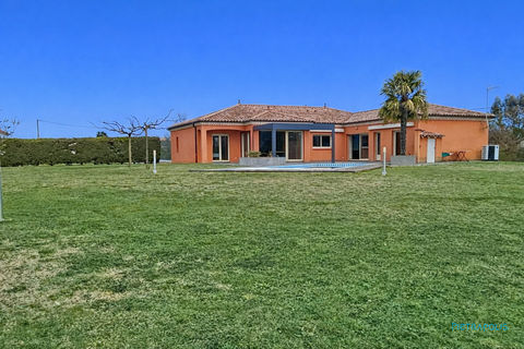   Maison plain-pied 197m2 - T6 - 4 Ch - Terrain 4484m2 - Piscine Maison - 6 pi�ce(s) - 197 m�