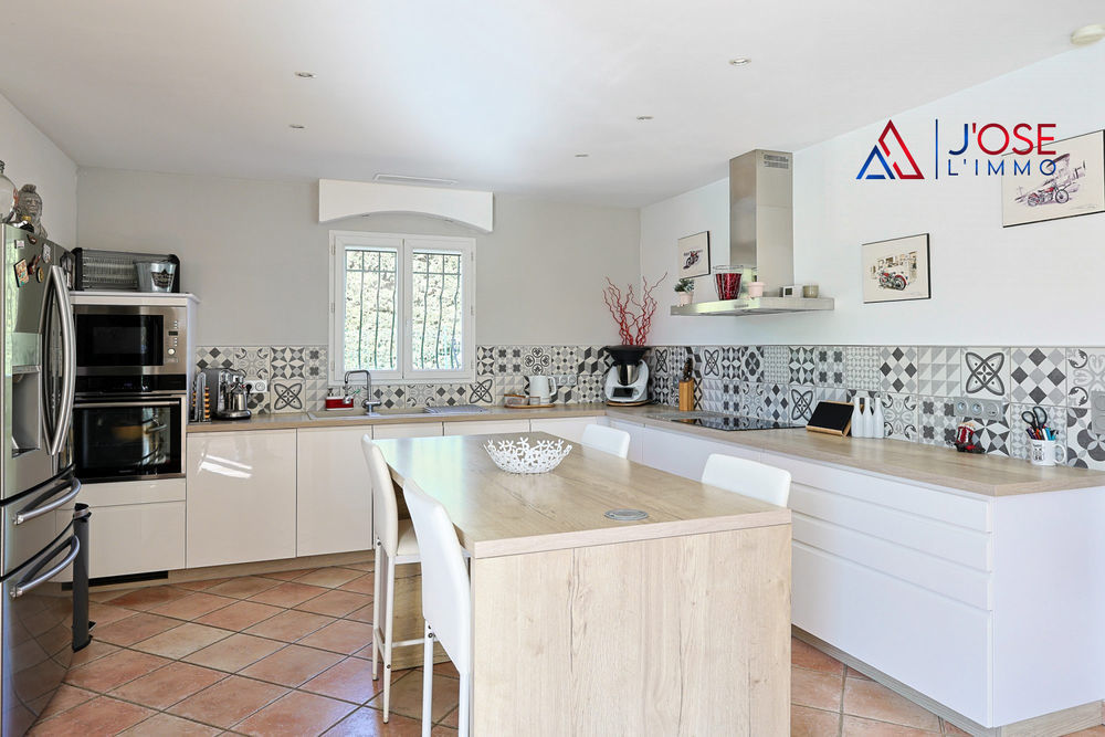 � vendre  Maison Pourri�res (83910)