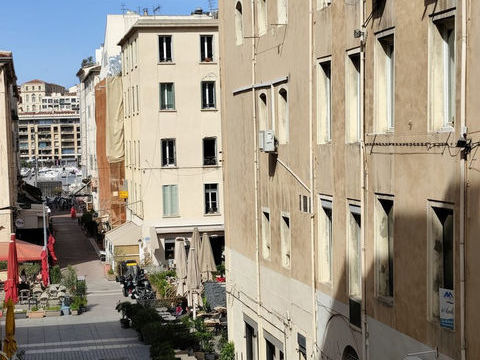 Plateau de bureaux de 80 m&sup2; - &agrave; deux pas du Vieux-Port 200000 13001 Marseille