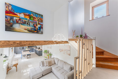   Sathonay-Village � Maison de caract�re r�nov�e avec piscine Maison - 6 pi�ce(s) - 154 m�