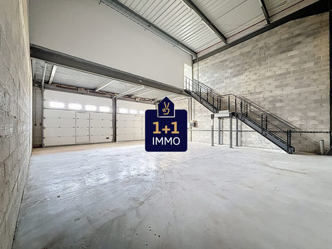 Magnifique entreprot dans une zone industrielle et commerciale 379000 83520 Roquebrune-sur-argens