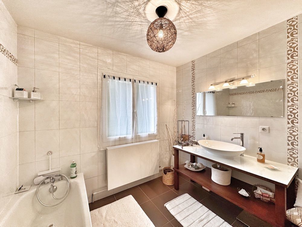 � vendre  Maison Cessy (01170)