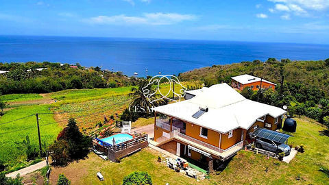   ENSEMBLE IMMOBILIER DE 355 M2 AVEC PISCINE SUR 2000 M2 DE TERRAI Maison - 11 pi�ce(s) - 335 m�