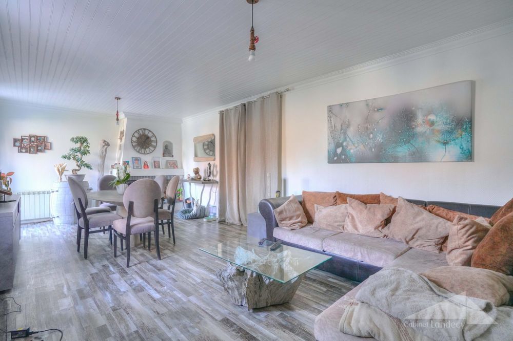 � vendre  Maison Cessy (01170)