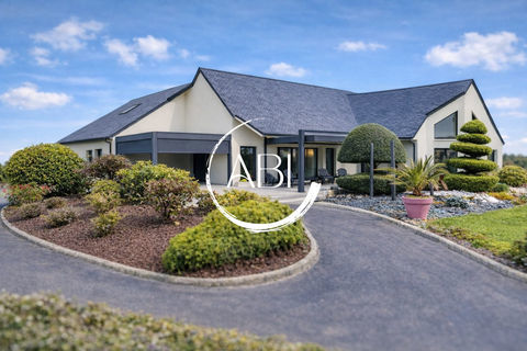   Pavillon de 2015 - 176 m� - Terrain 6180 m� Maison - 6 pi�ce(s) - 176 m�