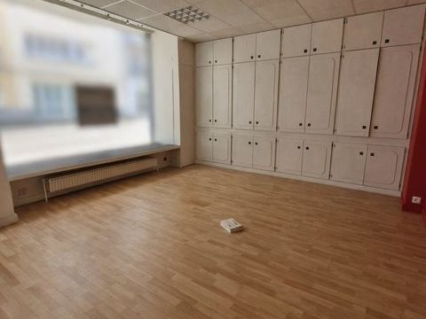 VANNES CENTRE VILLE - Local Commercial de 70m&sup2; env. 248350 56000 Vannes