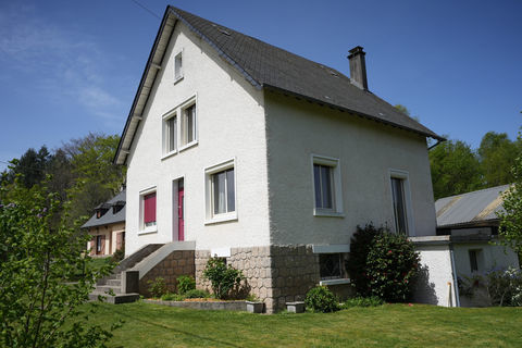   Maison � Montaignac-sur-Doustre en Corr�ze Maison - 13 pi�ce(s) - 237 m�