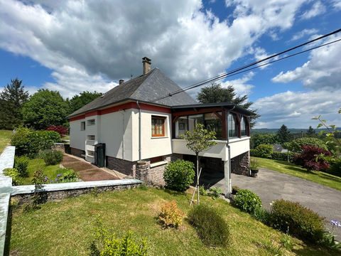   Grande maison avec vue sur les Monts d'Auvergne Maison - 9 pi�ce(s) - 190 m�
