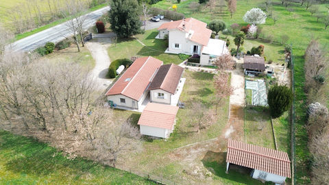   MAGNIFIQUE VILLA  au c�ur d'un parc de 3850 m2 avec annexe de 117 m2 Propri�t�/ch�teau - 6 pi�ce(s) - 175 m�