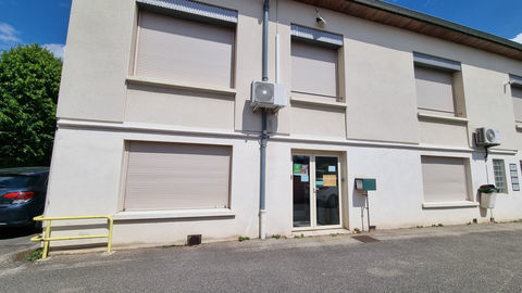 Local professionnel avec locataire en place 123500 38550 Le peage de roussillon